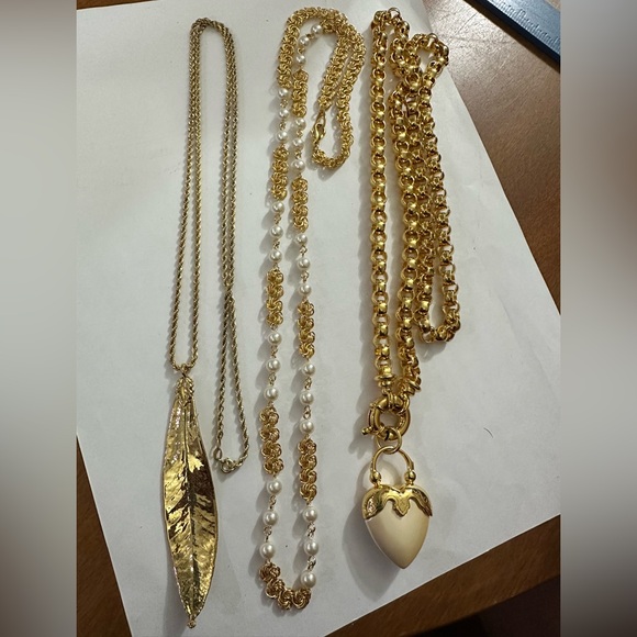 3 assorted Gold necklaces with charms - Picture 2 of 4